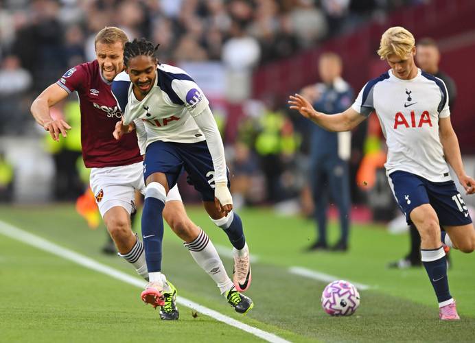 足球战术板：四种常见变化