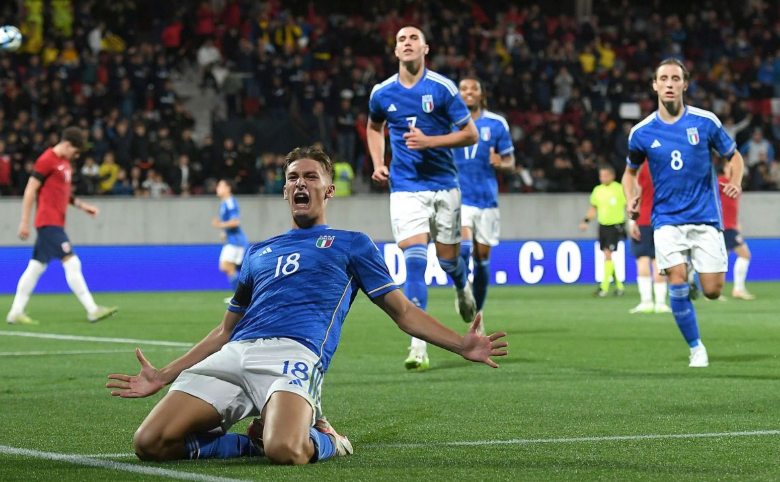 篮球勇士主帅称赞球队防守改善