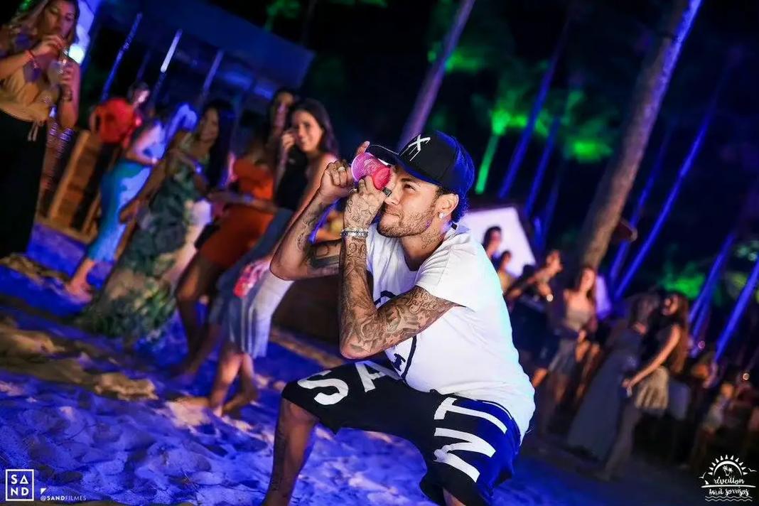 美记：有迹象显示快船将提前清理阵容，看好他们明夏签特雷杨