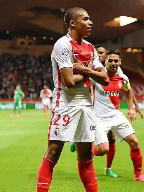 永远的红军20号，利物浦新赛季主场首战场刊封面致敬若塔