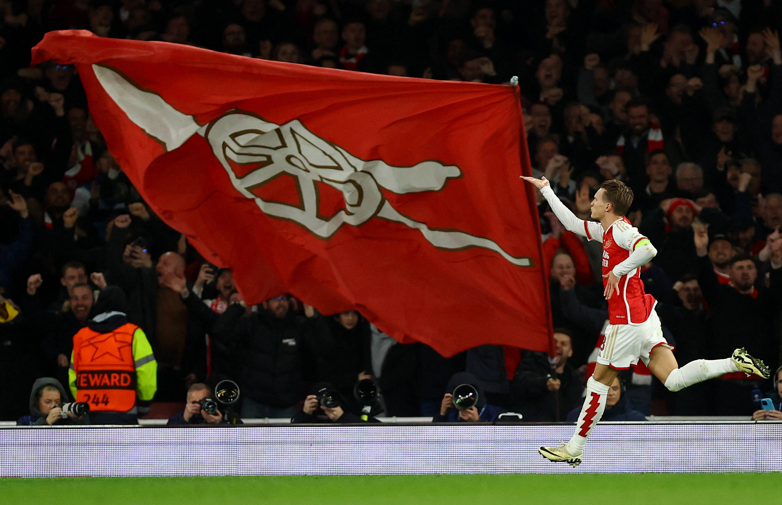 梅开二度+绝杀，C罗当选利雅得胜利vs费哈全场最佳球员