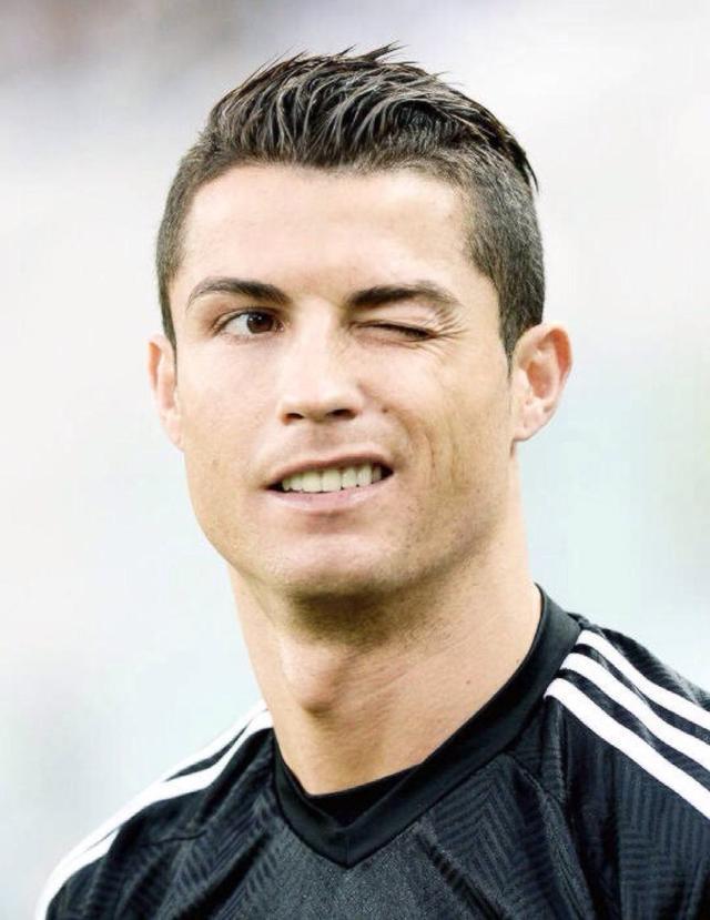 继C罗和小卢卡斯后，奥斯梅恩是第三位欧冠客场对贾府戴帽的球员