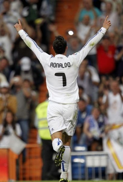 山东泰山足球俱乐部：中超首支积分1500分球队的荣耀之路