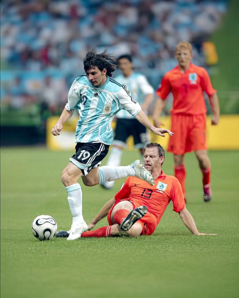 东体：阿苏埃最快16日返回上海，陈晋一最早19日归队