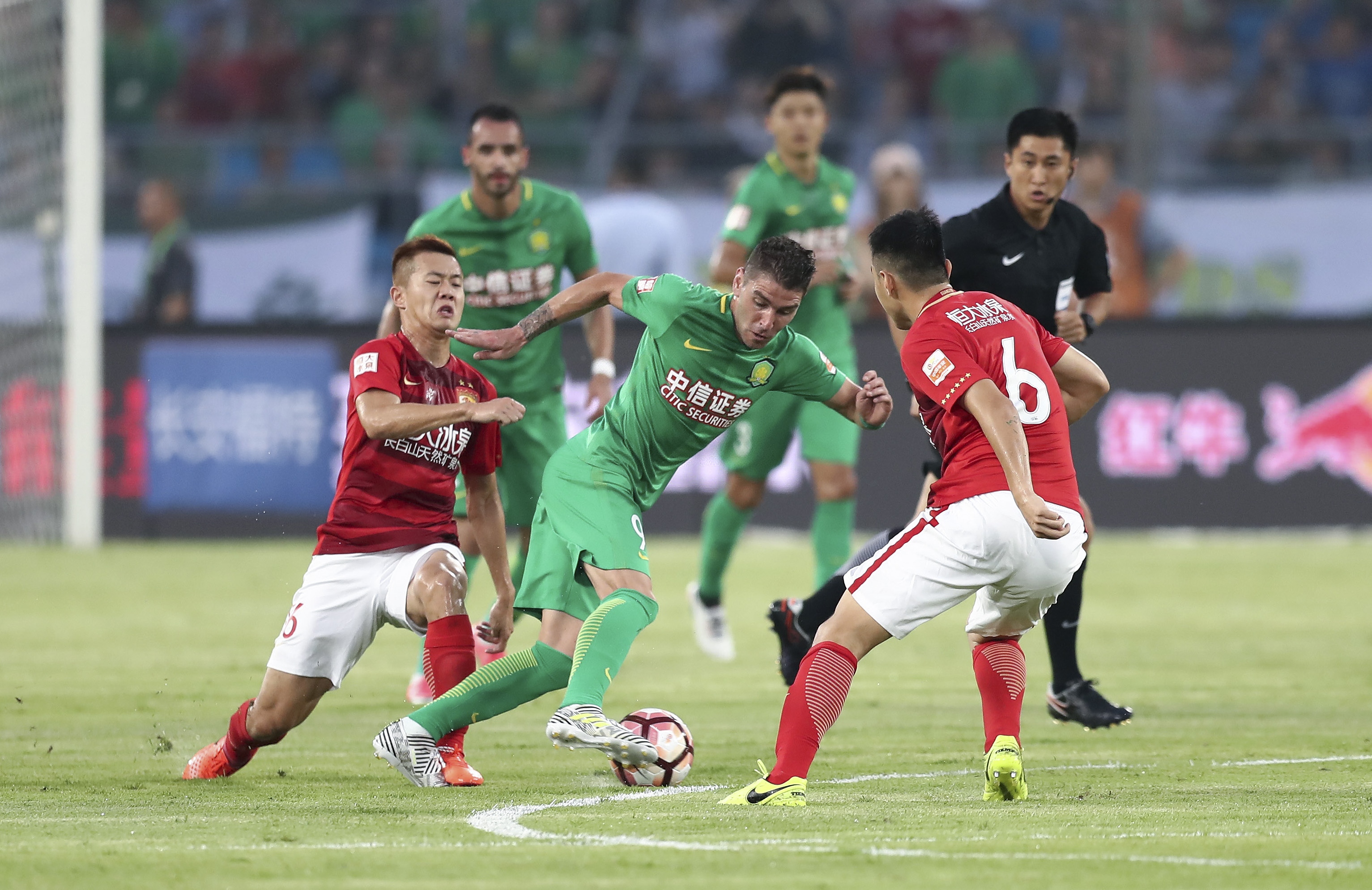 国脚庆祝破门动作刷屏社交媒体