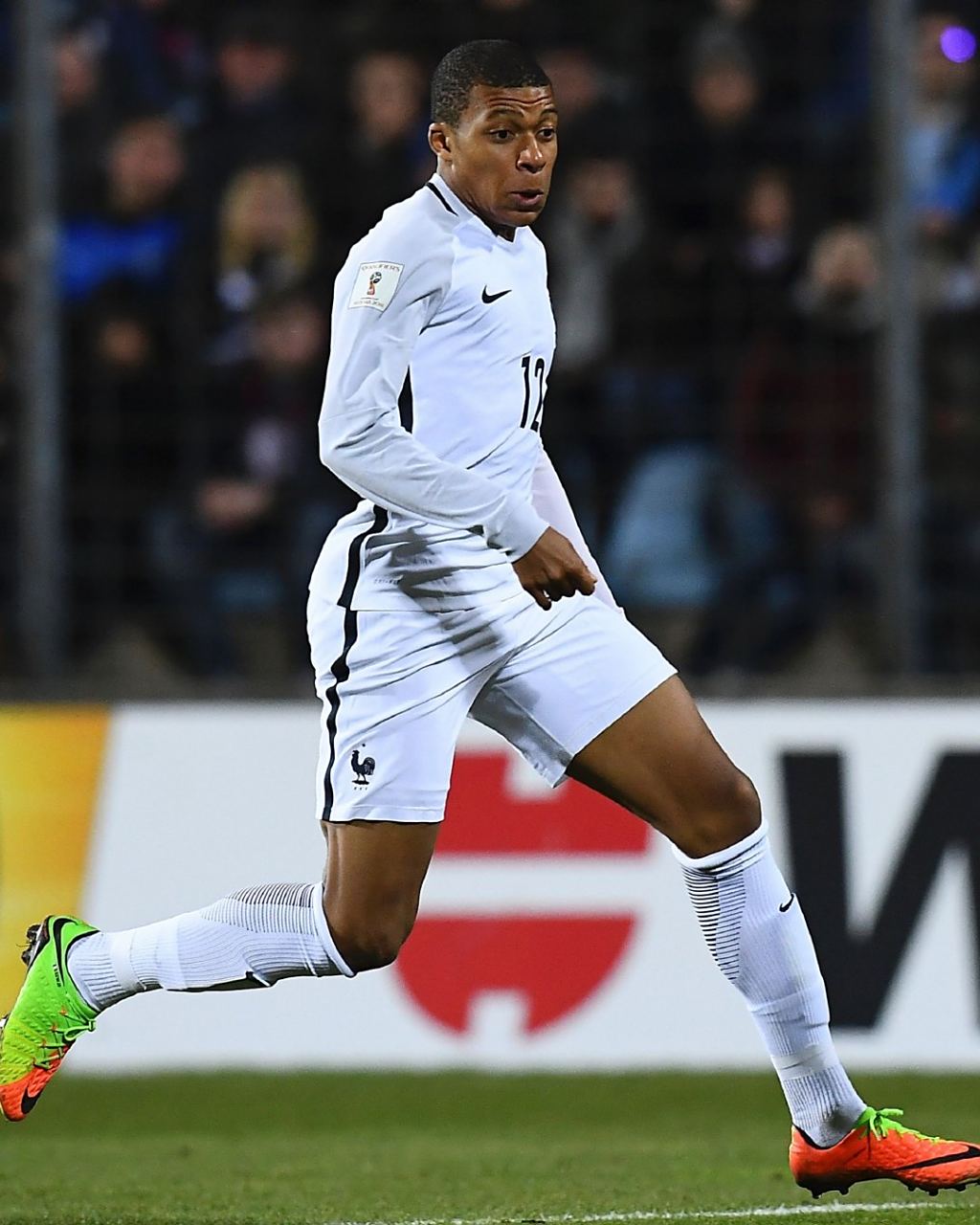 足坛悲喜夜！拜仁曼城齐齐绝杀意甲西甲榜首易主巴萨31超皇马